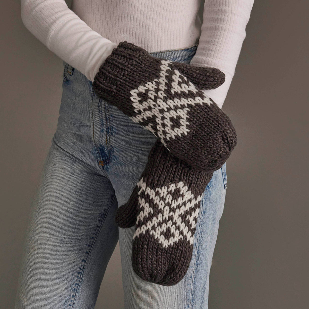 Dk. Gray & White Patterned Mittens
