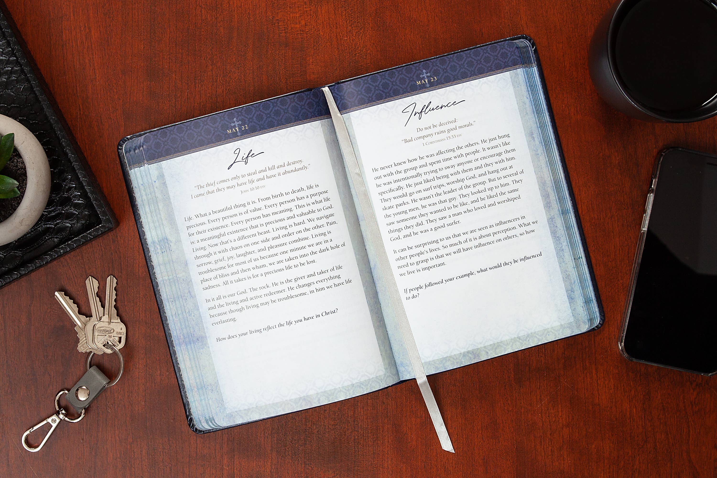 A Daily Word for Men (Daily Devotional, Graduation Gifts)