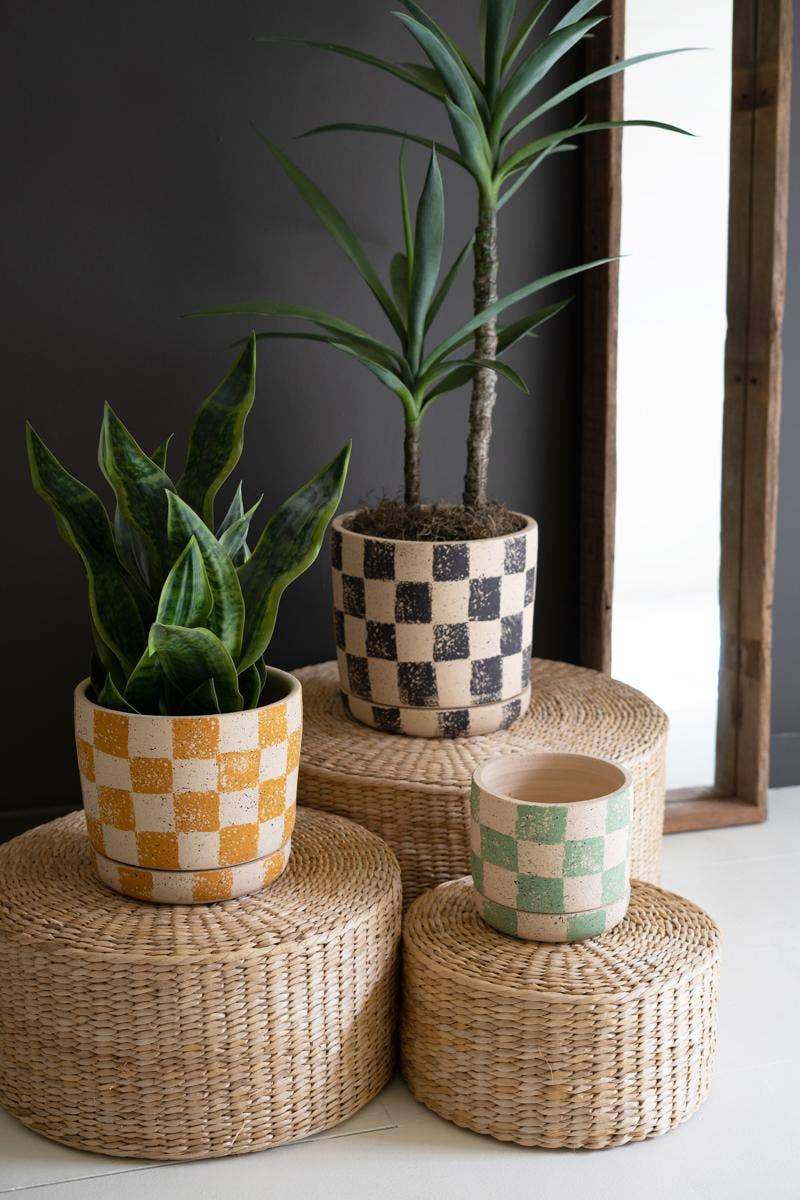 Kalalou - SET OF THREE CHECKERED CLAY PLANTERS WITH TRAYS