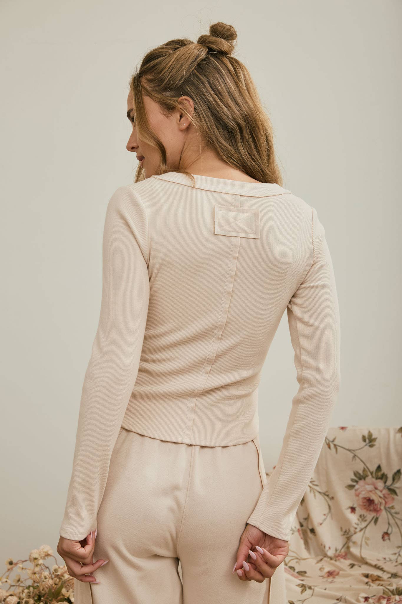J.O.A - FITTED LONG SLEEVE RIBBED HENLEY KNIT TOP