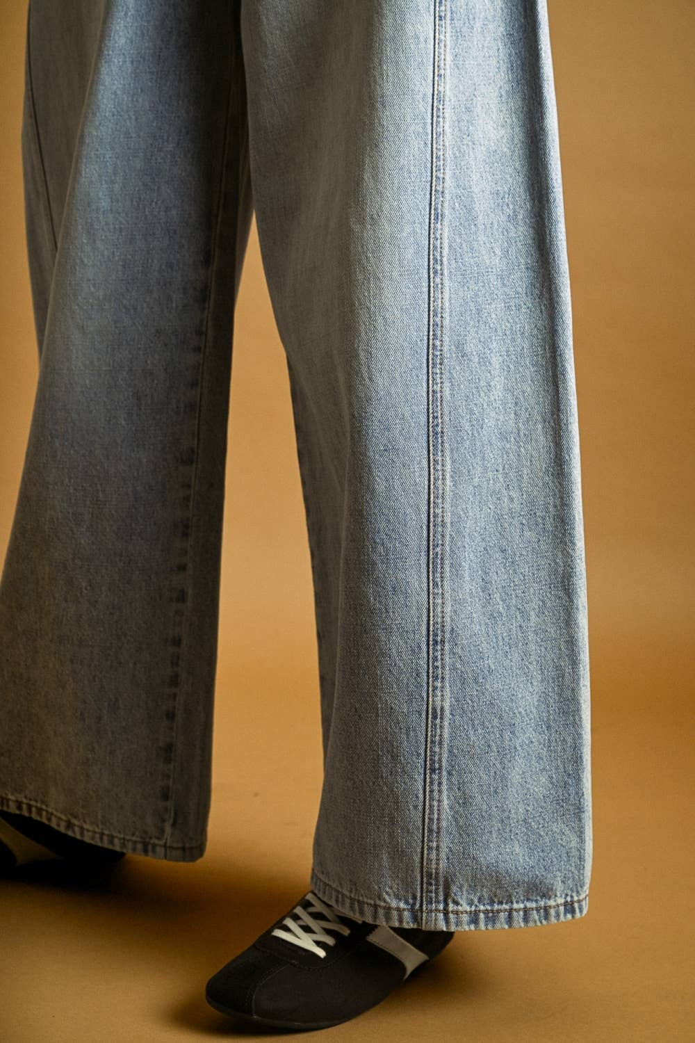 MIOU MUSE - P6631   VINTAGE WASH WIDE LEG PANELED JEANS